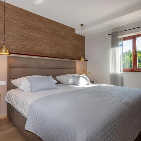 Vakantiehuis Letish, A Charming And Inviting Mediterranean Santalezi