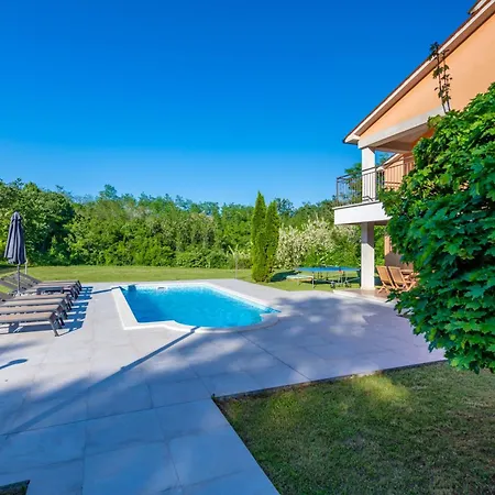 Vakantiehuis Letish, A Charming And Inviting Mediterranean