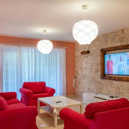 Letish, A Charming And Inviting Mediterranean Vakantiehuis *