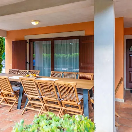 Letish, A Charming And Inviting Mediterranean Vakantiehuis *