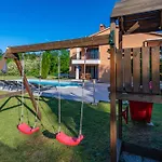 Letish, A Charming And Inviting Mediterranean Santalezi