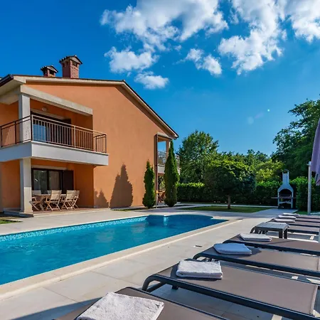 Дом отдыха Letish, A Charming And Inviting Mediterranean Santalezi