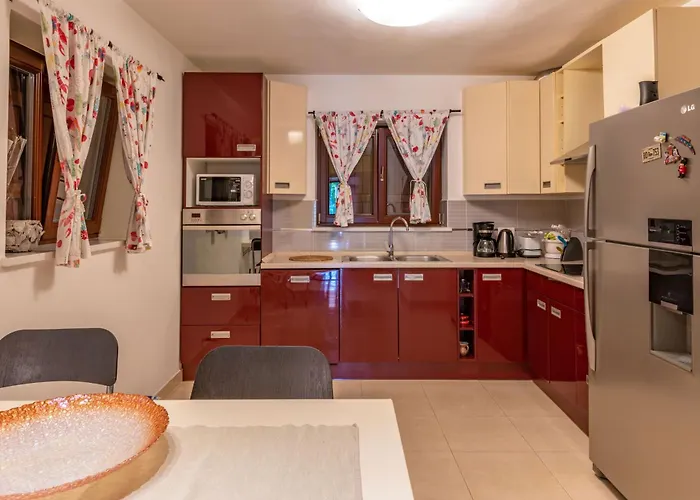 Letish, A Charming And Inviting Mediterranean Hébergement de vacances Santalezi