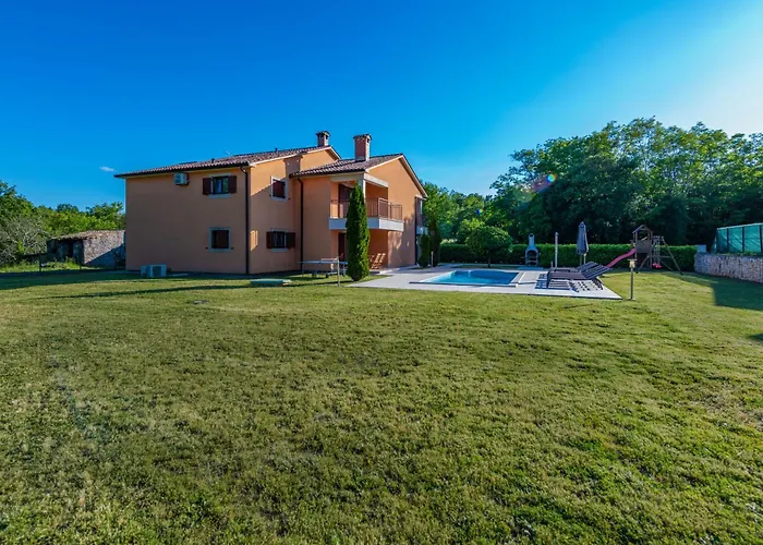 Letish, A Charming And Inviting Mediterranean Santalezi