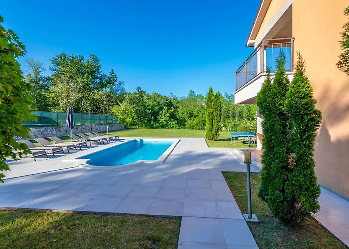 Letish, A Charming And Inviting Mediterranean Santalezi